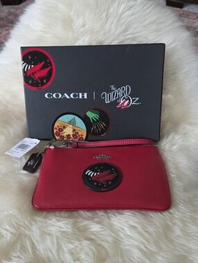 Fabulous NWT IOB Rare Coach Red Shoes Wizard Of Oz Wristlet Wallet ❤️👠🖤🧹🧙‍♀️